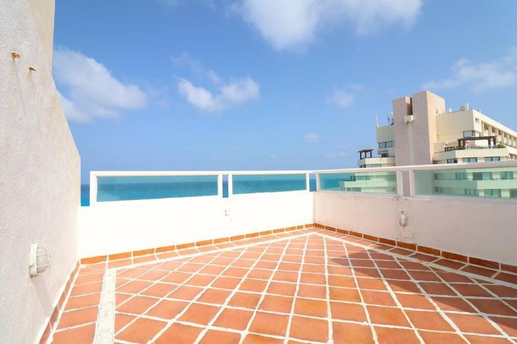 Penthouse On The With Private Sea View Apartment