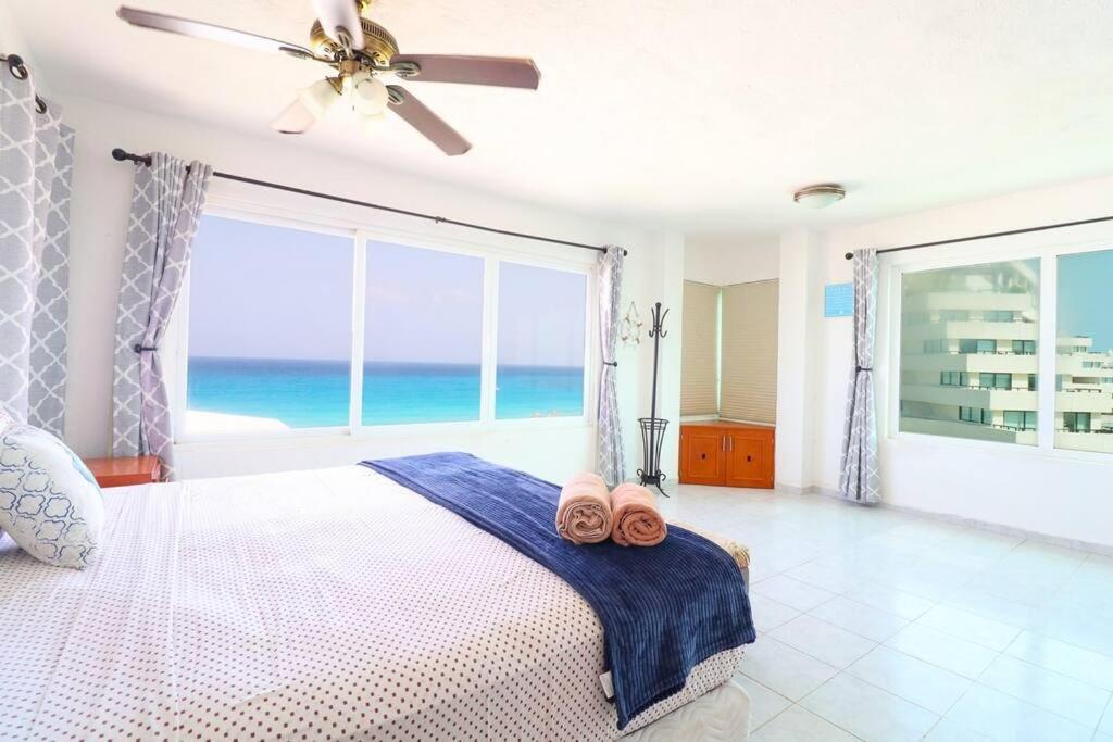 Apartment Penthouse On The With Private Sea View *